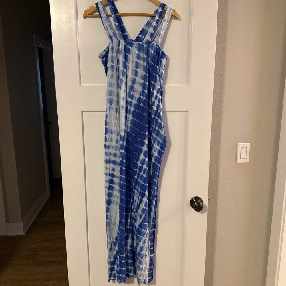 Blue and White Tie-Dye Maxi Dress - Picture 4 of 4